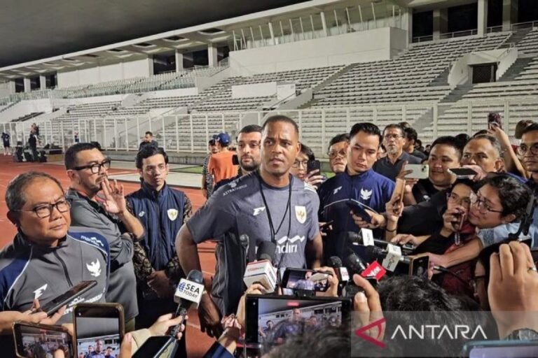 Here are a few alternative titles for “Pratinjau Indonesia vs Bahrain: Saatnya kembali tampil pragmatis”:

1. “Preview Pertandingan Indonesia vs Bahrain: Kembali ke Pendekatan Pragmatik”
2. “Indonesia vs Bahrain: Waktu untuk Kembali dengan Strategi Pragmatik”
3. “Menghadapi Bahrain: Peluang Indonesia untuk Tampil Pragmatik”
4. “Analisis Pertandingan Indonesia vs Bahrain: Revisit Pragmatism in Play”
5. “Indonesia vs Bahrain: Saatnya Mengadopsi Strategi Pragma