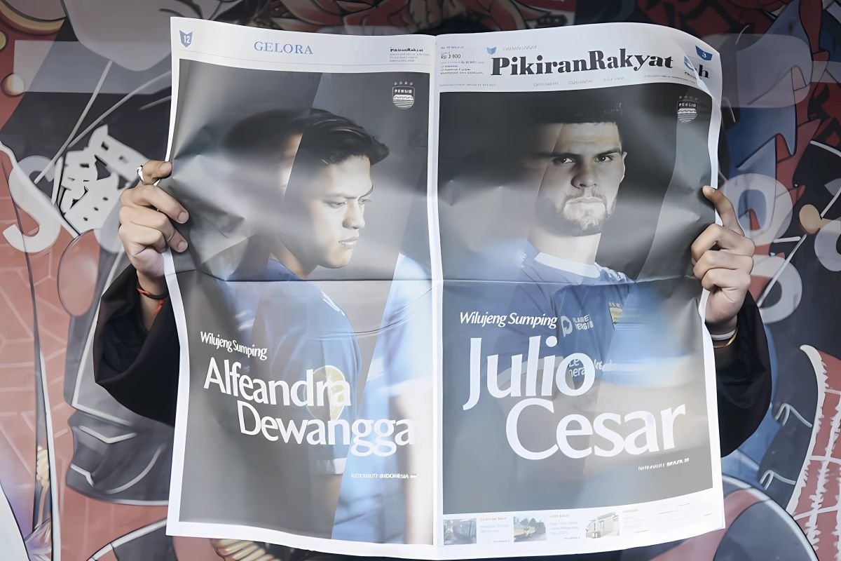 Persib Bandung Resmi Mengontrak Alfeandra Dewangga Selama Dua Tahun" 

atau 

"Persib Bandung Tandatangani Kontrak Dua Tahun dengan Alfeandra Dewangga" 

Jika Anda membutuhkan pilihan lain, silakan beri tahu!