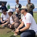 Berikut beberapa alternatif judul untuk "OC Piala Presiden Tinjau Kesiapan Stadion Si Jalak Harupat Bandung":

1. "OC Piala Presiden Evaluasi Persiapan Stadion Si Jalak Harupat Bandung"
2. "Tim OC Piala Presiden Menilai Kesiapan Stadion Si Jalak Harupat di Bandung"
3. "Pemeriksaan Kesiapan Stadion Si Jalak Harupat oleh OC Piala Presiden"
4. "OC Piala Presiden Memastikan Stadion Si Jalak Harupat Siap untuk Pertandingan"
5. "Stadion Si Jalak Harupat Bandung: Tinjauan Kesiapan oleh OC Piala Presiden"
6. "OC Piala Presiden Lakukan Inspeksi Kesiapan Stadion Si Jalak Harupat"
7. "Persiapan Stadion Si Jalak Harupat Bandung Diperiksa oleh OC Piala Presiden"

Silakan pilih atau sesuaikan sesuai kebutuhan!