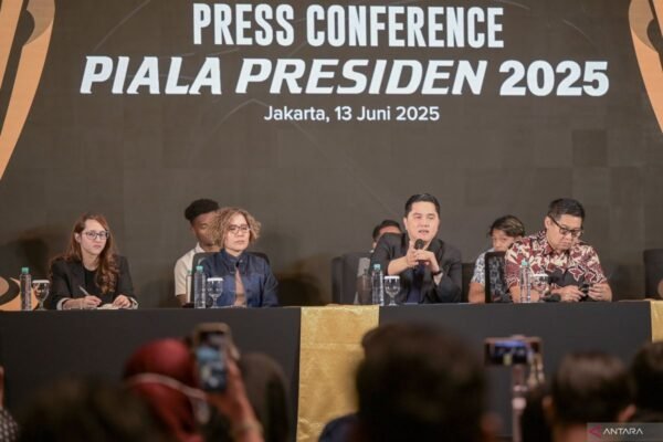 Berikut adalah beberapa alternatif judul untuk “Indra Sjafri nilai kualitas Piala Presiden tahun ini akan meningkat”:
1. “Indra Sjafri: Piala Presiden Tahun Ini Diprediksi Meningkatkan Kualitas”
2. “Indra Sjafri Optimis Kualitas Piala Presiden Akan Lebih Baik Tahun Ini”
3. “Kualitas Piala Presiden Meningkat, Kata Indra Sjafri”
4. “Indra Sjafri: Piala Presiden 2023 Akan Tampilkan Kualitas yang Lebih Tinggi”
5. “Indra Sjafri: Tahun Ini, Piala Presiden Janjikan Kualitas yang Lebih Baik”
Apakah ada alternatif lain yang Anda inginkan? Berikut adalah beberapa alternatif judul untuk "Indra Sjafri nilai kualitas Piala Presiden tahun ini akan meningkat":
1. "Indra Sjafri: Piala Presiden Tahun Ini Diprediksi Meningkatkan Kualitas"
2. "Indra Sjafri Optimis Kualitas Piala Presiden Akan Lebih Baik Tahun Ini"
3. "Kualitas Piala Presiden Meningkat, Kata Indra Sjafri"
4. "Indra Sjafri: Piala Presiden 2023 Akan Tampilkan Kualitas yang Lebih Tinggi"
5. "Indra Sjafri: Tahun Ini, Piala Presiden Janjikan Kualitas yang Lebih Baik"
Apakah ada alternatif lain yang Anda inginkan?